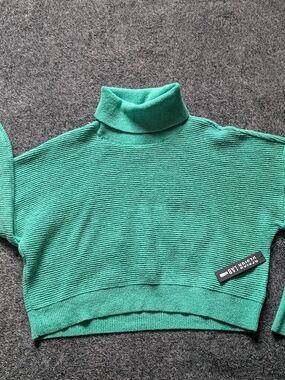 Design Lab Lord & Taylor Emerald Green Cropped Turtleneck Sweater